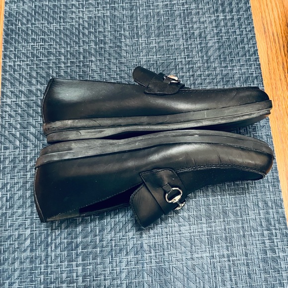 Gucci Women’s Black Leather Loafers - Picture 7 of 9
